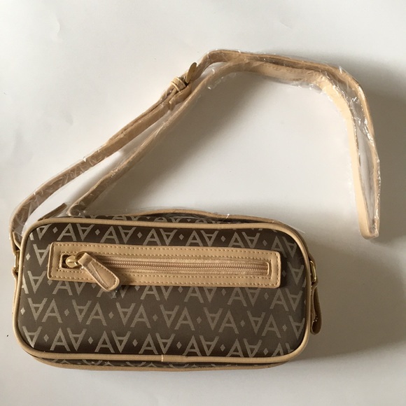 🦋 Avon Signature Collection for Women “Small Handbag” - Picture 2 of 8